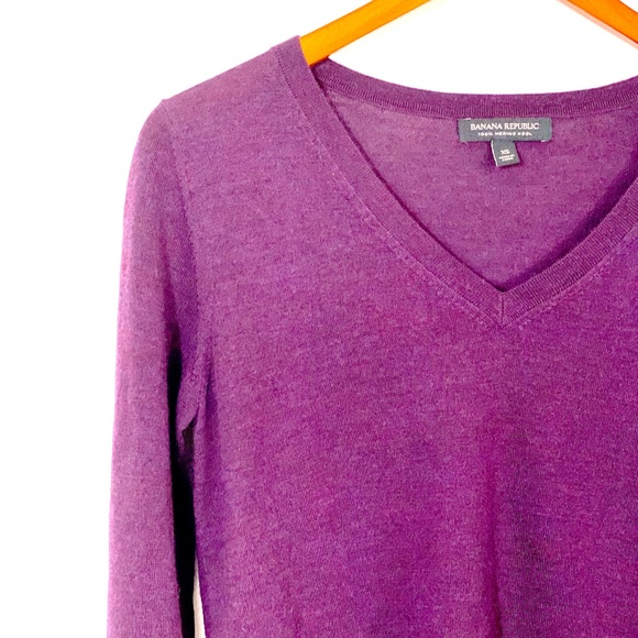 Banana Republic Sweaters - Banana Republic Classic V-Neck Sweater XS EUC